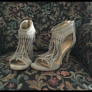 Chinese Laundry women's fringed tan stilettos